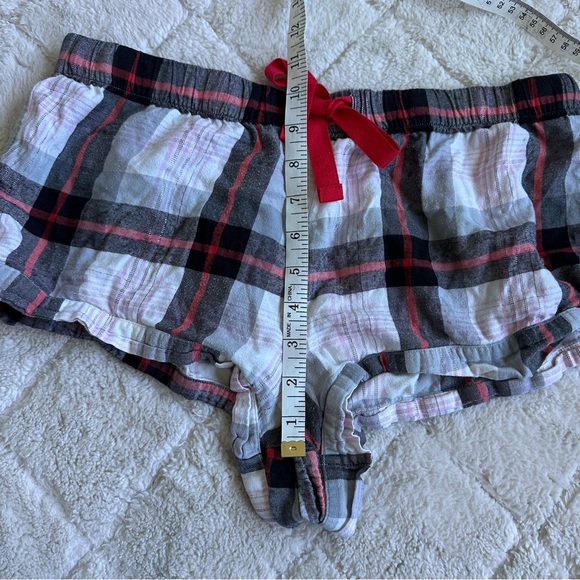 Victoria's Secret | Holiday Pink Plaid Striped Sleep Shorts | Size Medium - Picture 10 of 10